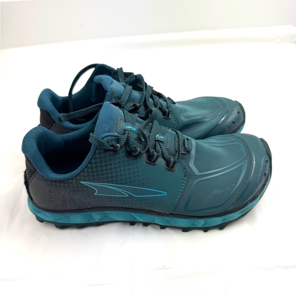 Altra Superior 4.5 lightweight Teal and Black Trail Runners Size 7